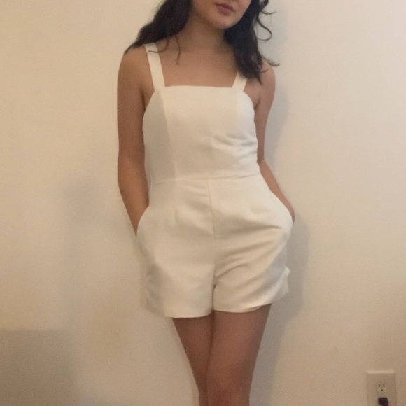White tie romper with pockets - Picture 3 of 3